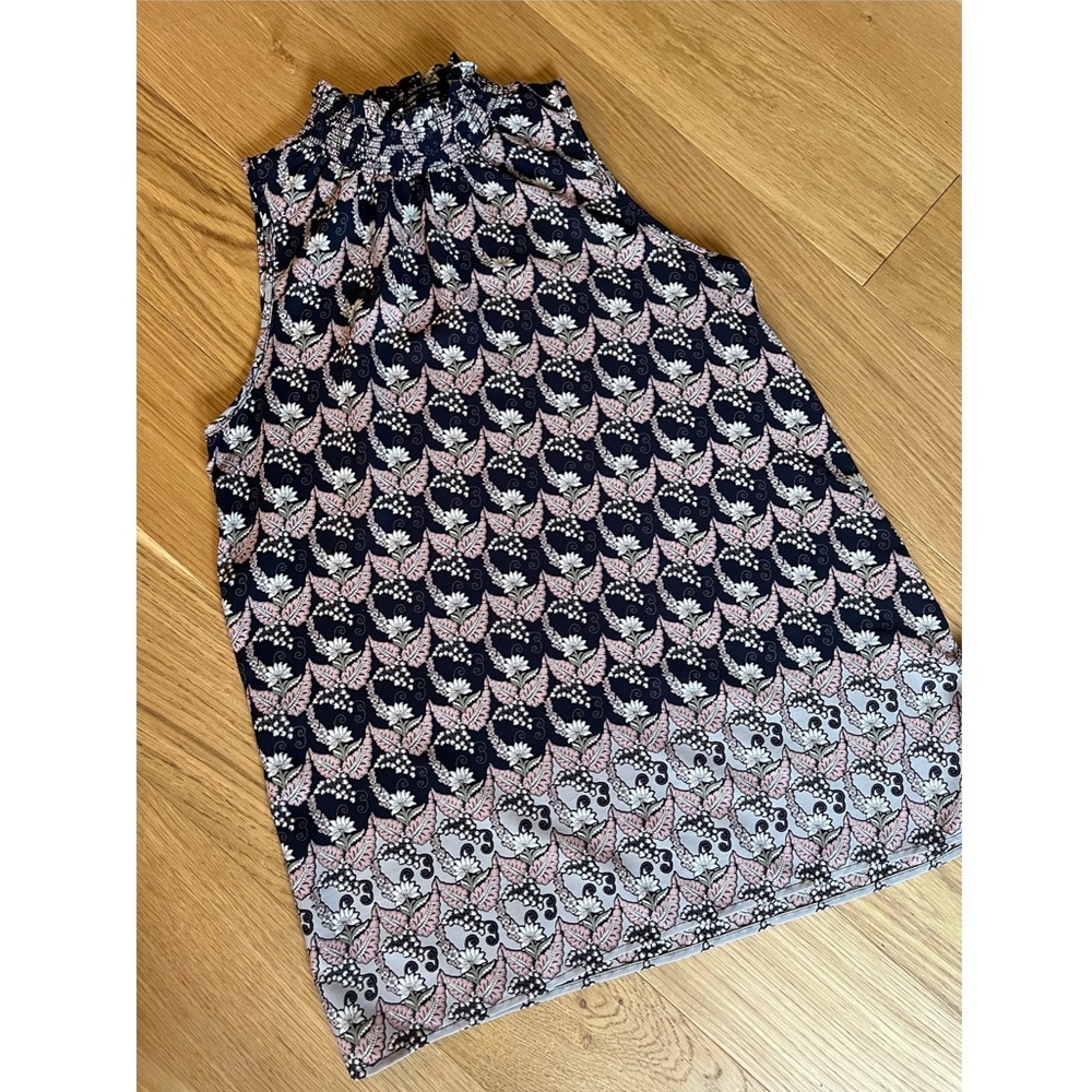 High-collared halter - Picture 2 of 2